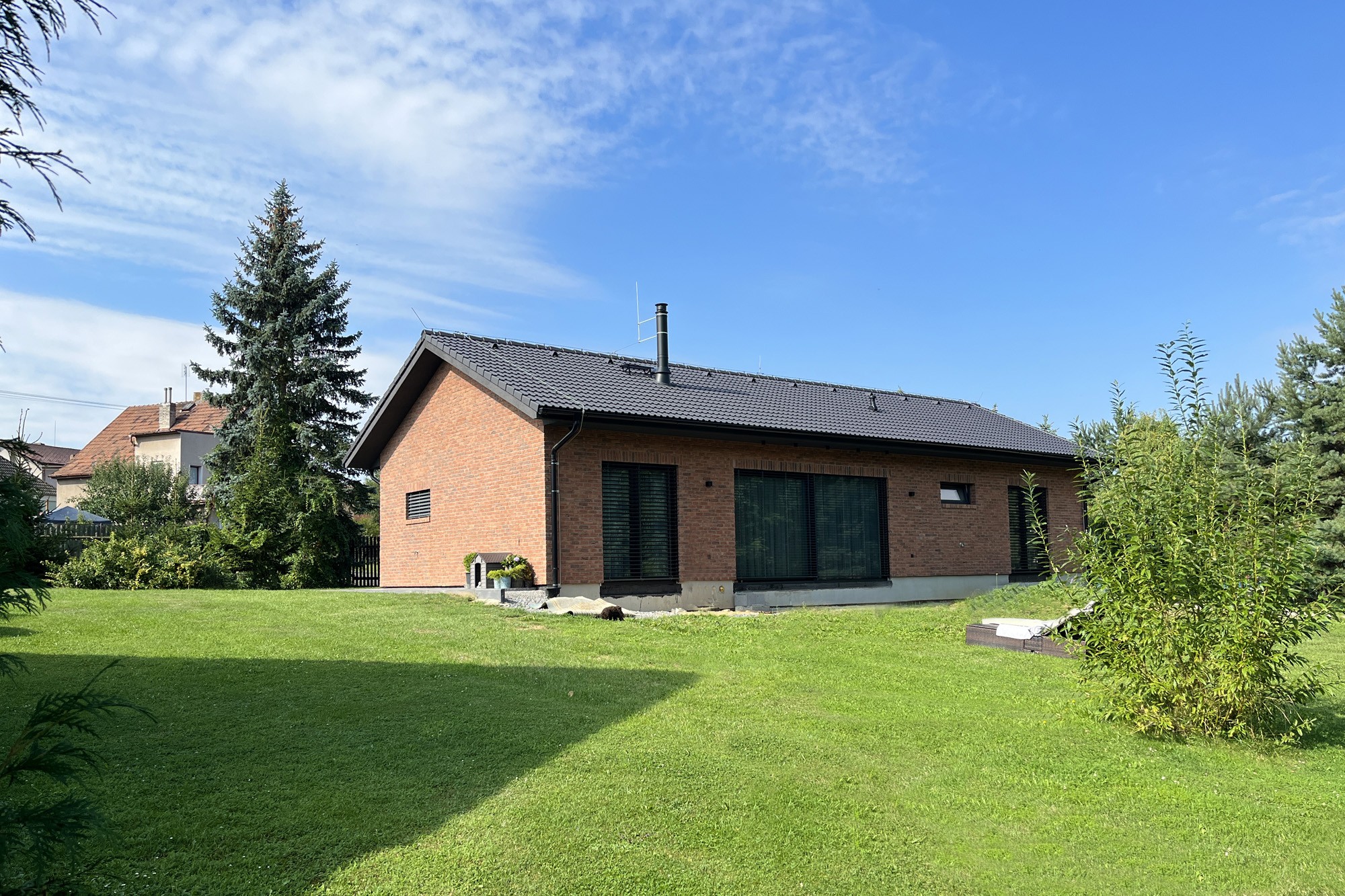 Designové bydlení s cihlovou fasádou