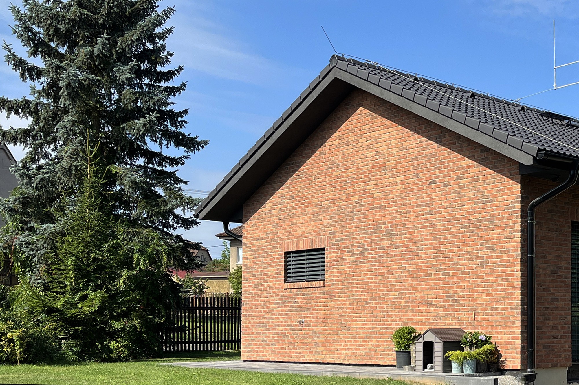 Fasáda domu z klinkerů Kastanjebruin