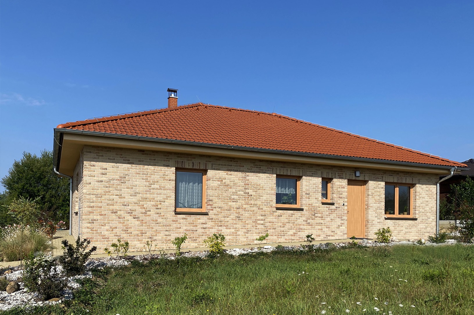 Bungalov s cihlovou fasádou