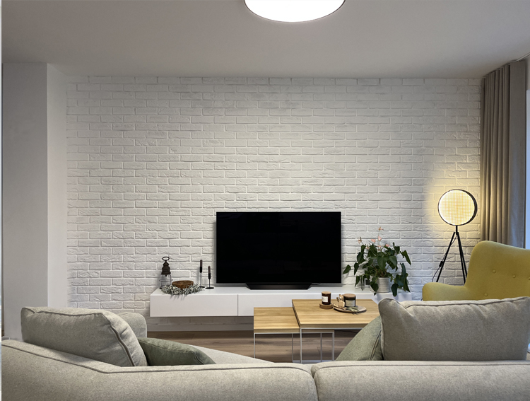 Zeď v interiéru obložená cihlovými pásky Whitewall
